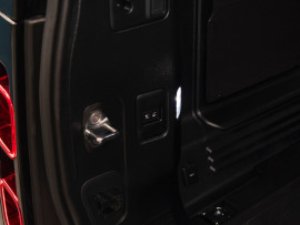 
                                                                                        Voiture
                                                                                         Voiture 4x4 - Land Rover Defender 110 D250 /S UTILITAIRE 3 PLACES - 99970€