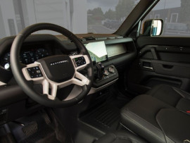 
                                                                                        Voiture
                                                                                         Voiture 4x4 - Land Rover Defender 110 D250 /S UTILITAIRE 3 PLACES - 99970€