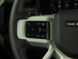 
                                                                                        Voiture
                                                                                         Voiture 4x4 - Land Rover Defender 110 D250 /S UTILITAIRE 3 PLACES - 99970€