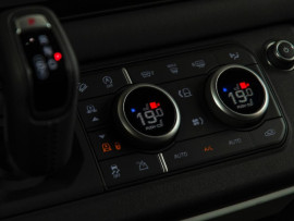 
                                                                                        Voiture
                                                                                         Voiture 4x4 - Land Rover Defender 110 D250 /S UTILITAIRE 3 PLACES - 99970€