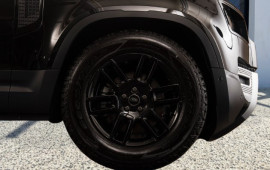 
                                                                                        Voiture
                                                                                         Voiture 4x4 - Land Rover Defender 110 D250 /S UTILITAIRE 3 PLACES - 99970€