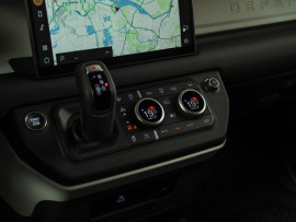 
                                                                                        Voiture
                                                                                         Voiture 4x4 - Land Rover Defender 110 D250 /S UTILITAIRE 3 PLACES - 99970€