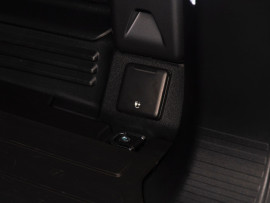 
                                                                                        Voiture
                                                                                         Voiture 4x4 - Land Rover Defender 110 D250 /S UTILITAIRE 3 PLACES - 99970€