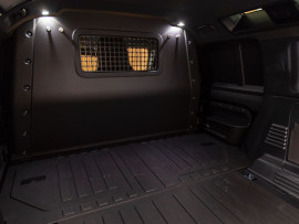 
                                                                                        Voiture
                                                                                         Voiture 4x4 - Land Rover Defender 110 D250 /S UTILITAIRE 3 PLACES - 99970€