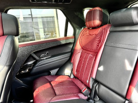 
                                                                                        Voiture
                                                                                         Voiture 4x4 - Land Rover Range Rover P550 E PHEV AUTOBIOGRAPHY DYNAMIC - 139970€