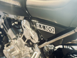 
                                                                                        Voiture
                                                                                         Voiture Cabriolet - Brough Superior Anniversary . - 74970€