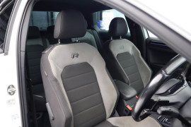 
                                                                                        Voiture
                                                                                         Volkswagen Golf 2.0 TSI BlueMotion Tech R DSG 4Motion Euro 6 (s/s) 3dr