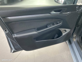 Voiture
Volkswagen Golf VIII Berline Style 1st eHybrid