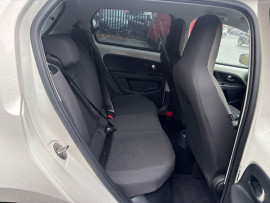 
                                                                                        Voiture
                                                                                         Volkswagen HIGH UP 1.0 5dr