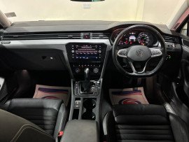 Voiture
Volkswagen Passat 2.0 TDI EVO SEL Saloon 4dr Diesel DSG Euro 6 (s/s) (150 ps)