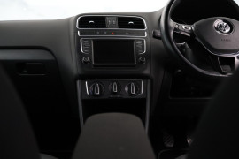 
                                                                                        Voiture
                                                                                         Volkswagen Polo 1.0 TSI BlueMotion Tech SEL Euro 6 (s/s) 3dr