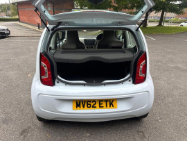 
                                                                                        Voiture
                                                                                         Volkswagen UP! Hatchback 1.0 Move up! (2012/62) 5dr