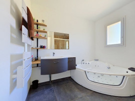 
                                                                                        Vente
                                                                                         Volume, Luminosité et esprit contemporain- Maison de 2016- 3 chambres- 1024m2 de terrain- grand sous-sol
