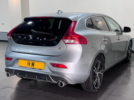 Voiture
Volvo V40 1.5 T2 GPF R-Design Pro Hatchback 5dr Petrol Auto Euro 6 (s/s) (122 ps)