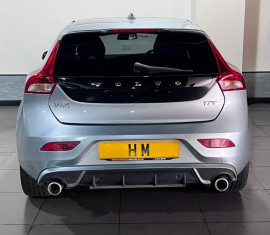 Voiture
Volvo V40 1.5 T2 GPF R-Design Pro Hatchback 5dr Petrol Auto Euro 6 (s/s) (122 ps)