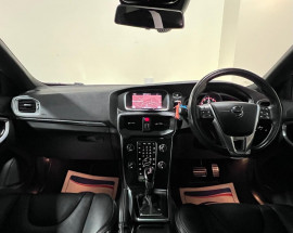 Voiture
Volvo V40 1.5 T2 GPF R-Design Pro Hatchback 5dr Petrol Auto Euro 6 (s/s) (122 ps)