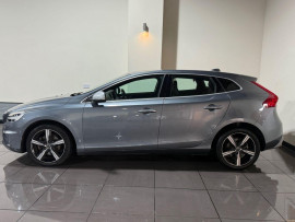 Voiture
Volvo V40 2.0 T2 R-Design Nav Plus Hatchback 5dr Petrol Manual Euro 6 (s/s) (122 ps)
