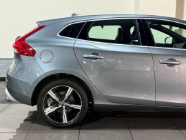 Voiture
Volvo V40 2.0 T2 R-Design Nav Plus Hatchback 5dr Petrol Manual Euro 6 (s/s) (122 ps)