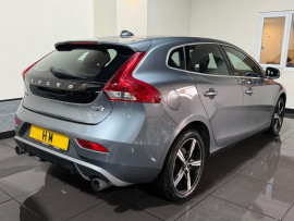 Voiture
Volvo V40 2.0 T2 R-Design Nav Plus Hatchback 5dr Petrol Manual Euro 6 (s/s) (122 ps)