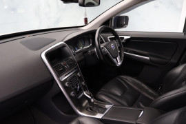 
                                                                                        Voiture
                                                                                         Volvo XC60 2.4 D5 SE Lux Nav Geartronic AWD Euro 5 5dr