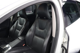 
                                                                                        Voiture
                                                                                         Volvo XC60 2.4 D5 SE Lux Nav Geartronic AWD Euro 5 5dr