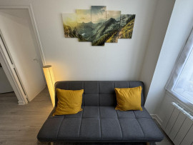 
                                                                                        Location
                                                                                         Vue Seine, Proximité RER D - T2 Cosy à Découvrir !