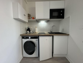 
                                                                                        Location
                                                                                         Vue Seine, Proximité RER D - T2 Cosy à Découvrir !
