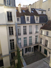 2 pièces rue de Lille, sur cour Paris 7ème
