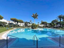 A 100 mètres de la mer, Beau Penthouse Atalaya Isdabe