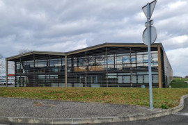 À louer – bâtiment industriel de 3 550 m² à Louey, dans les Hautes-Pyrénées Louey