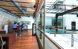 À louer – Bureaux au sein du bâtiment Les Docks à Marseille – Bouches-du-Rhône (13) Marseille 2ème