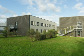 À louer – Bureaux de 20 à 100 m²  et ateliers de 60 à 330 m² en hôtel d'entreprises à proximité de N Couëron