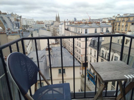A louer studio meezzzanine meublé République Paris 11ème