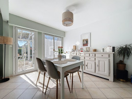 A SAINT-LÔ, Maison de 98 m2 rénové avec soin proche des comm st lo