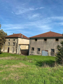 À vendre - Ancien corps de ferme du XVIIIe siècle de 4 500 m² à reconvertir en hébergement touristique à Vittel - Vosges (88) Vittel
