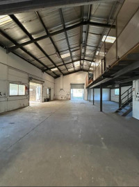 À vendre – Local d'activités de 781 m² dans la zone d'activités de Courtine à Avignon – Vaucluse (84) Avignon