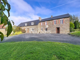 ANCIEN CORP DE FERME AVEC DEPENDANCES A 10MN  SAINT-LO st jean de savigny