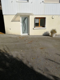 APPART    refait  neuf       rez  de chaussée Nommay