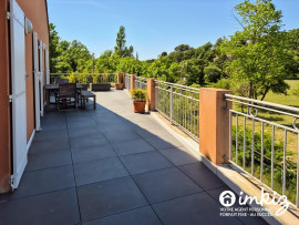 Appartement 3 pièces atypique. Toit-terrasse angle immeuble Plan-d'Aups-Sainte-Baume