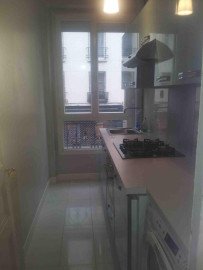 Appartement lumineux et entretenu Paris 18ème
