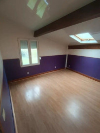 Beau F2 dans maison de maître avec grand jardin Courcelles-Chaussy