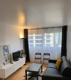 Beau studio meublé 24m² refait à neuf La Défense Courbevoie