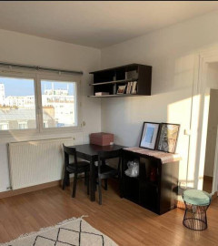 Beau studio meublé 28m² avec balcon Paris 14ème