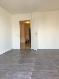 Beau T1 Meublé 28m² Remis à Neuf Évry-Courcouronnes