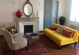 Beau T2 lumineux 45m² calme place de la mairie Cotignac