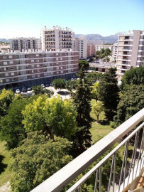 Beau T3 très clair et au calme Marseille 9ème
