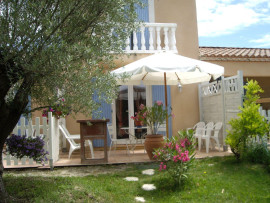 Charmant petit studio meublé et équipé. Saint-Andiol