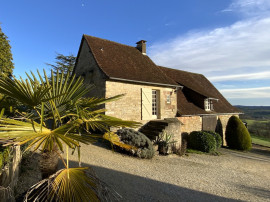 Deux belles maisons en pierre avec de très jolies Badefols-d'Ans