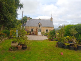 Deux maisons en pierre PLUMELIAU