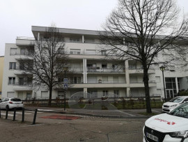 f1b avec balcon et place de parking nancy